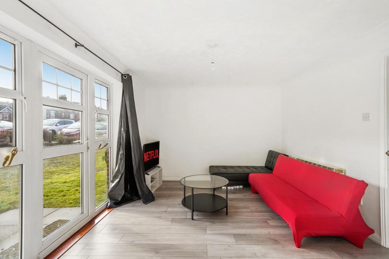 Cozy Luton Town Centre Retreat Lejlighed Eksteriør billede