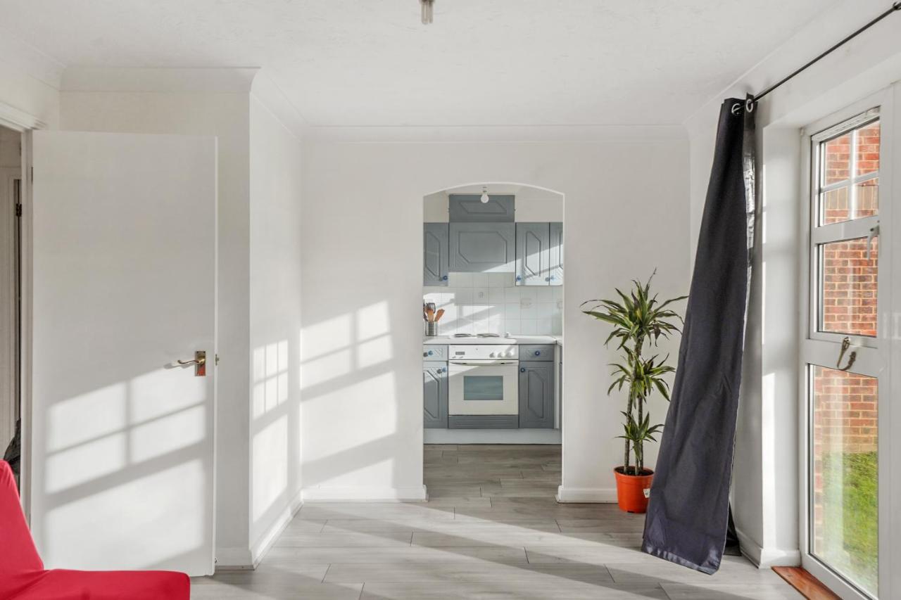 Cozy Luton Town Centre Retreat Lejlighed Eksteriør billede